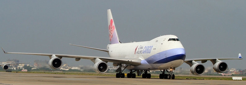 Taiwan's China Airlines sells five B747-400 freighters